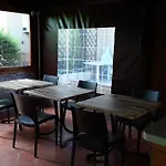 לינה וארוחת בוקר Refe